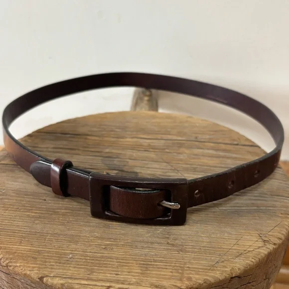 Vintage Banana Republic Minimalist Leather Belt - Picture 2 of 6
